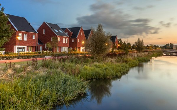 How to Minimize the Environmental Footprint of New Property Developments in the UK?